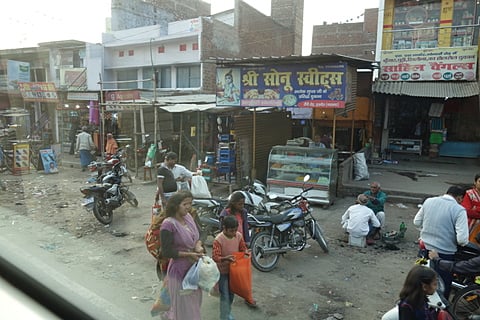 一般的なインドの街角の風景