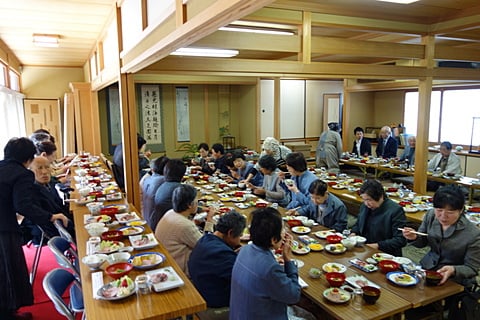 お斎（昼食）の様子